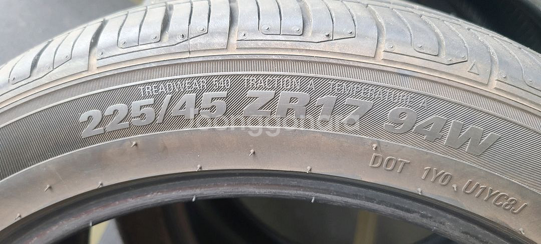 225 45 17 금호 중고타이어2개--2