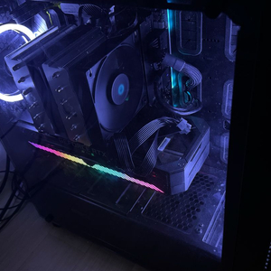 3080스트릭스 5700x3d 32기가 1테라 컴퓨터