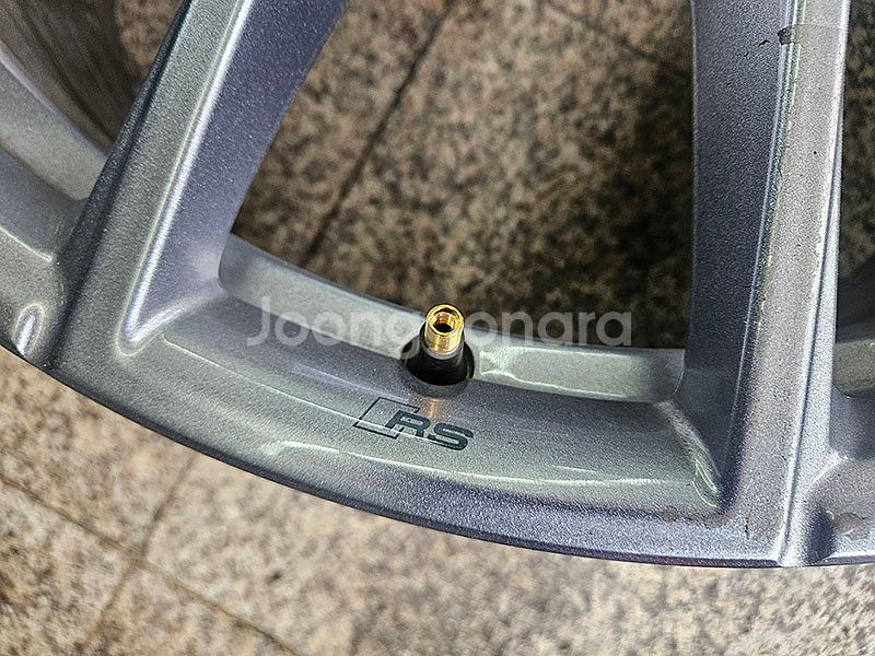 아우디 이트론 EQ4 RS 정품 21인치 휠 한개--2