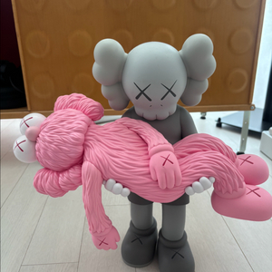 카우스 KAWS 곤 피규어