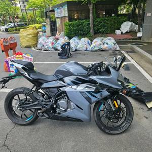 CFMOTO 300Sr