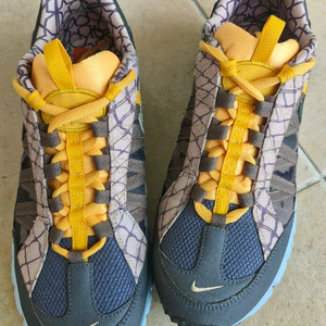 나이키 에어 휴마리 17 275