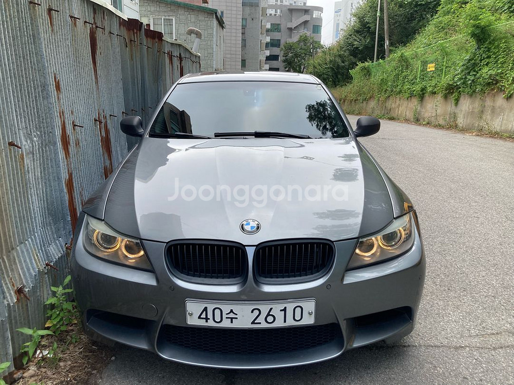 BMW320i--0