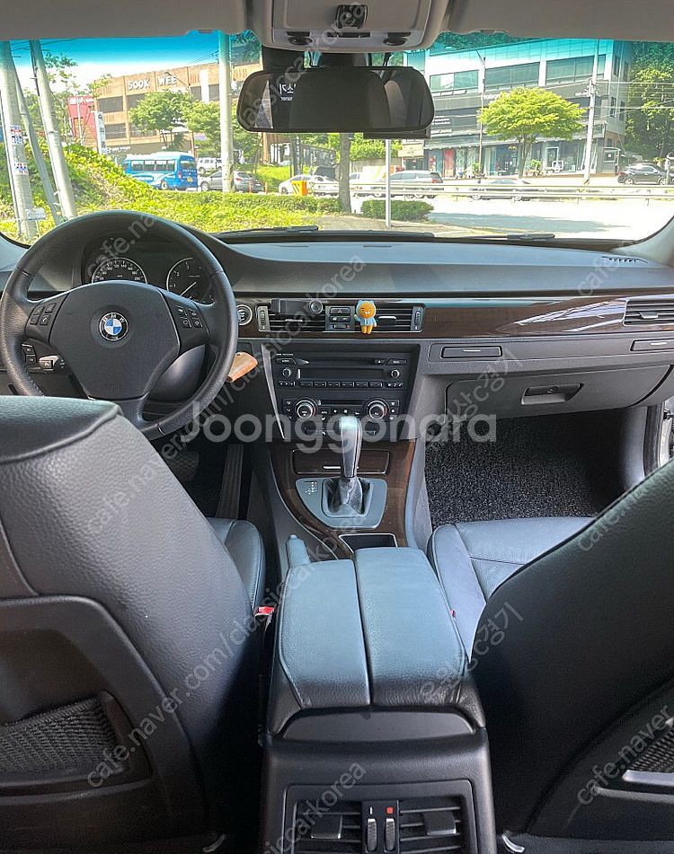 BMW320i--3