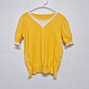 노란색 반팔 티셔츠
