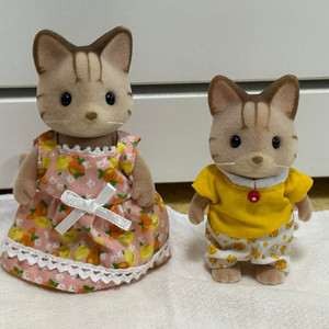 (중고) 실바니안 줄무늬 고양이 어른1, 아이1