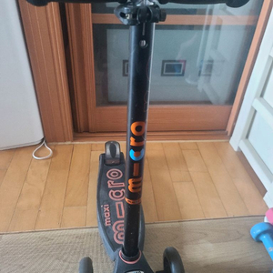 맥시 마이크로 디럭스 킥보드 led 블랙