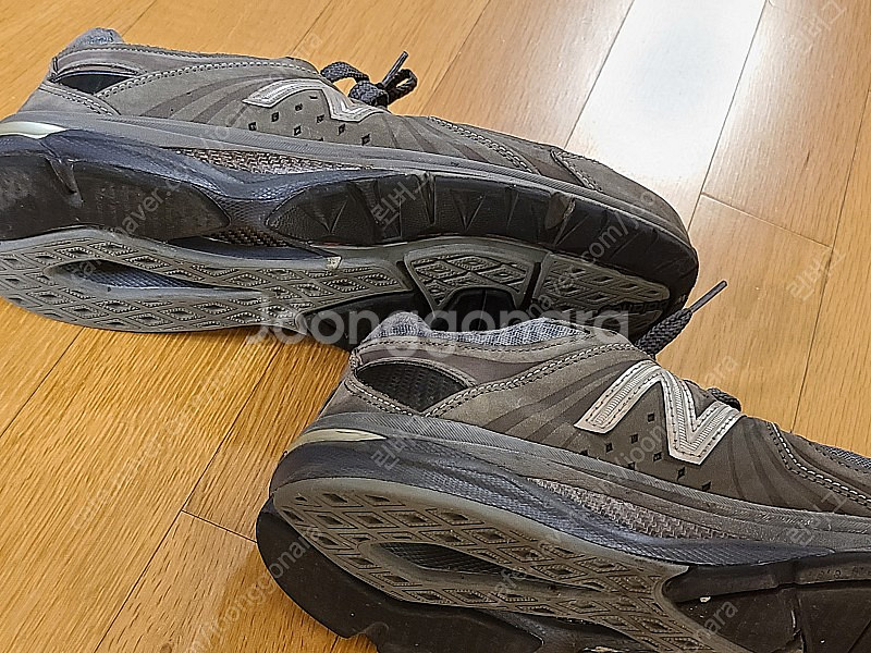 뉴발란스 2040GL1 275 신발 판매합니다.--3