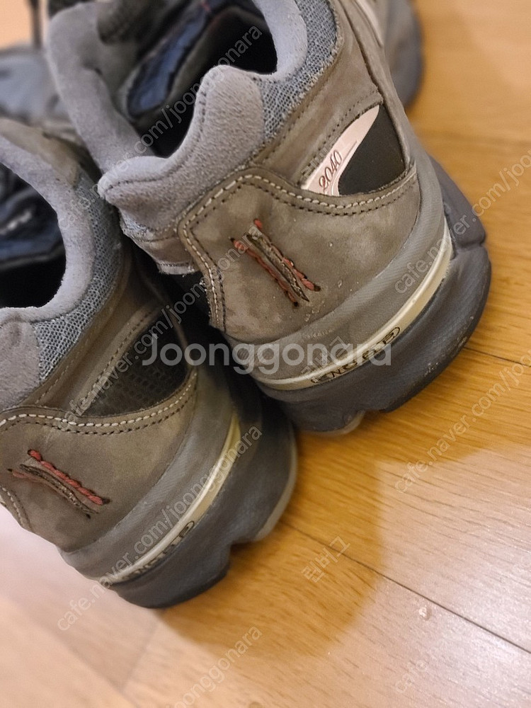 뉴발란스 2040GL1 275 신발 판매합니다.--4