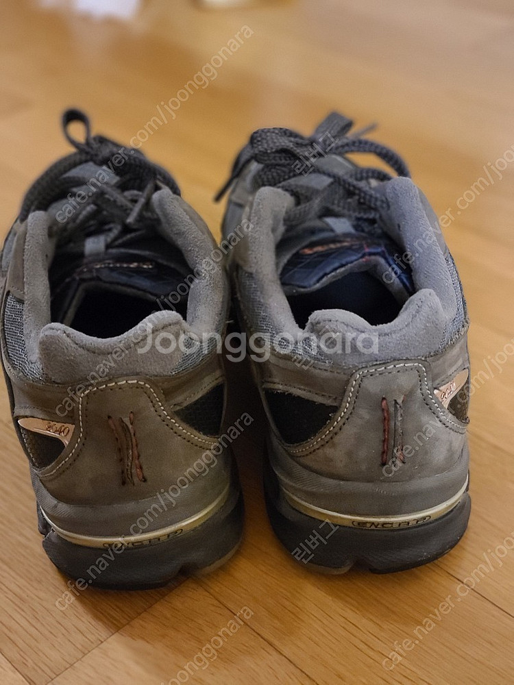 뉴발란스 2040GL1 275 신발 판매합니다.--5