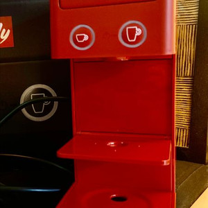 일리캡슐커피머신 Y3.3 red