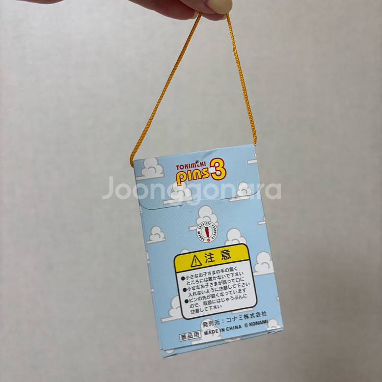 일본 빈티지 미소녀 피규어 뱃지--1
