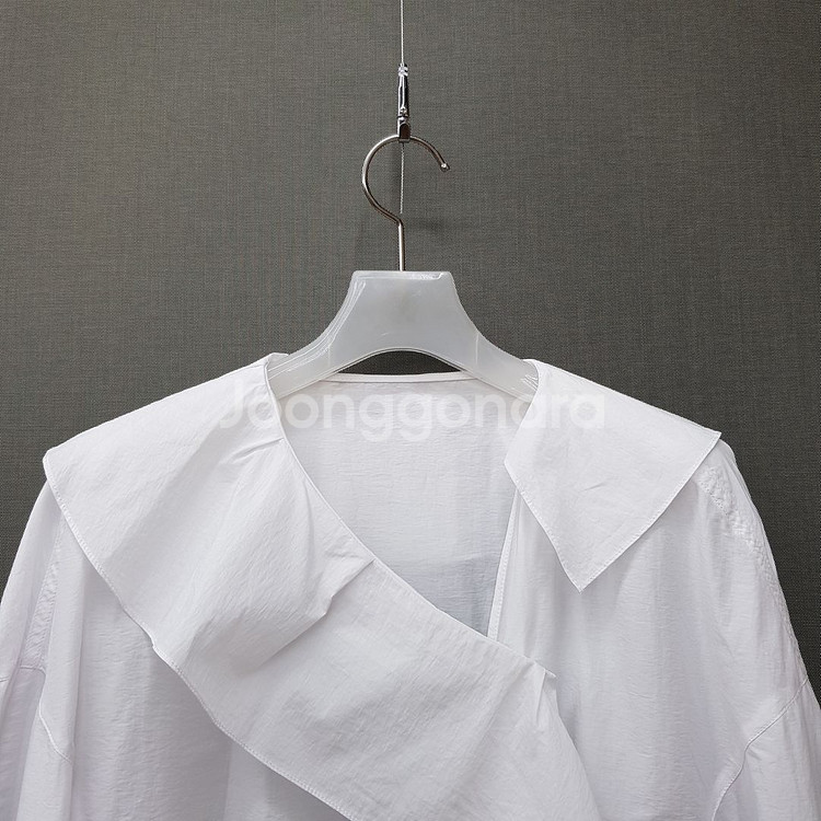 한섬 시스템 언발 프릴카라 코튼 블라우스 s사이즈--2