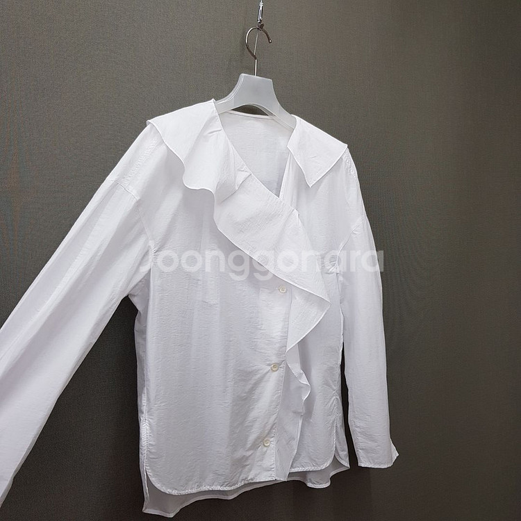 한섬 시스템 언발 프릴카라 코튼 블라우스 s사이즈--3