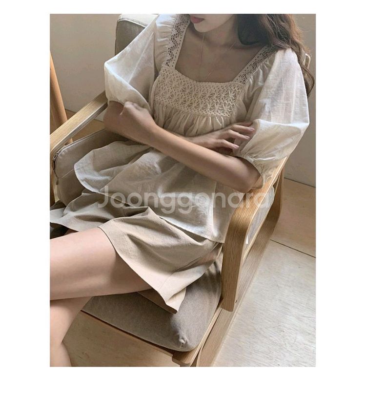 1+1 스퀘어넥블라우스 퍼프소매블라우스 스퀘어넥펀칭블라--2