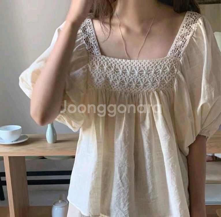 1+1 스퀘어넥블라우스 퍼프소매블라우스 스퀘어넥펀칭블라--0