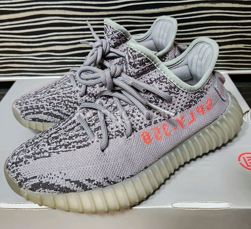 아디다스 이지 부스트 350 V2 벨루가 2.0--1