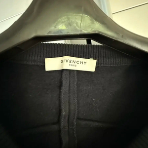 Givenchy 지방시 네이비 컬러 스웨터