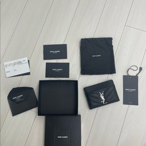 (정품/당일발송) 입생로랑 카드지갑 팝니다