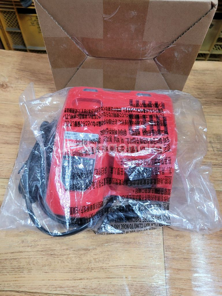[정품]밀워키고속충전기 밀워키충전기 미사용신품 M12---1