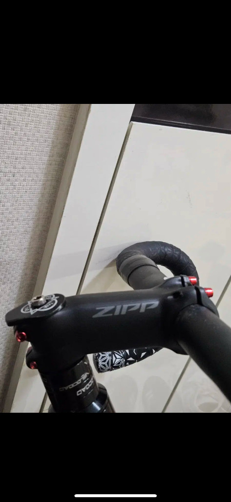 콘스탄틴 멧블랙 (카본88림) 이미지