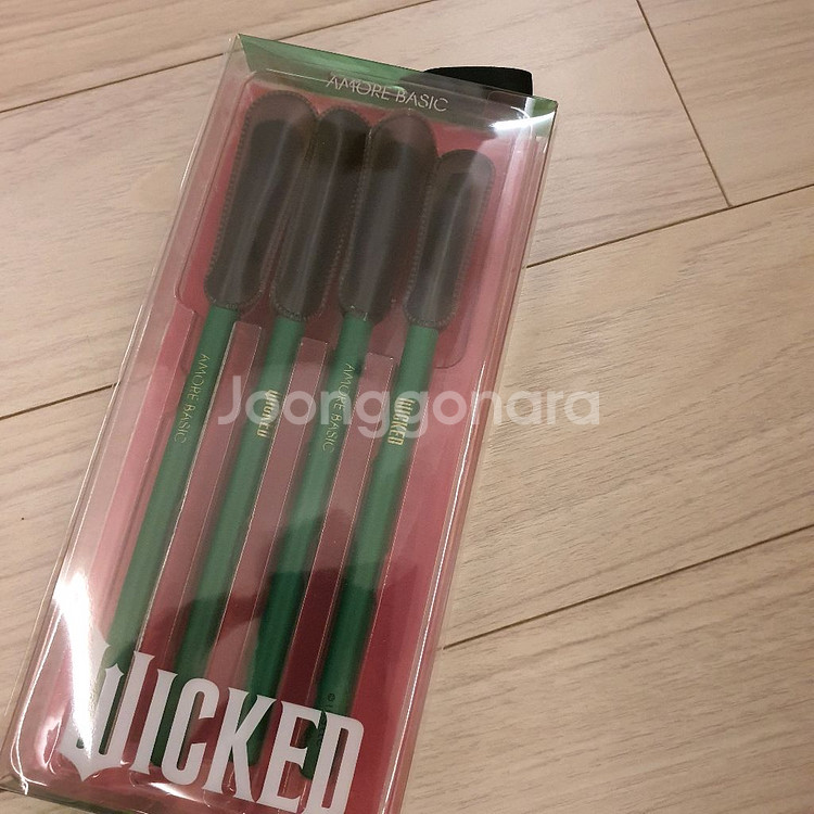 메이크업 브러쉬 4종 위키드x아모레 콜라보 (반값택배--1