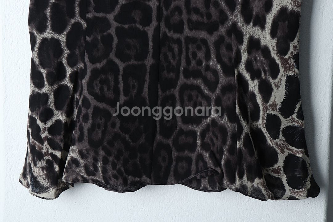 W(S) 입생로랑 반팔 티셔츠 민소매 브이넥 호피--1