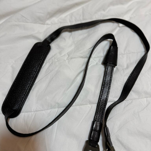 루이지 레더 카메라 넥 스트랩 (with Pad) 판매