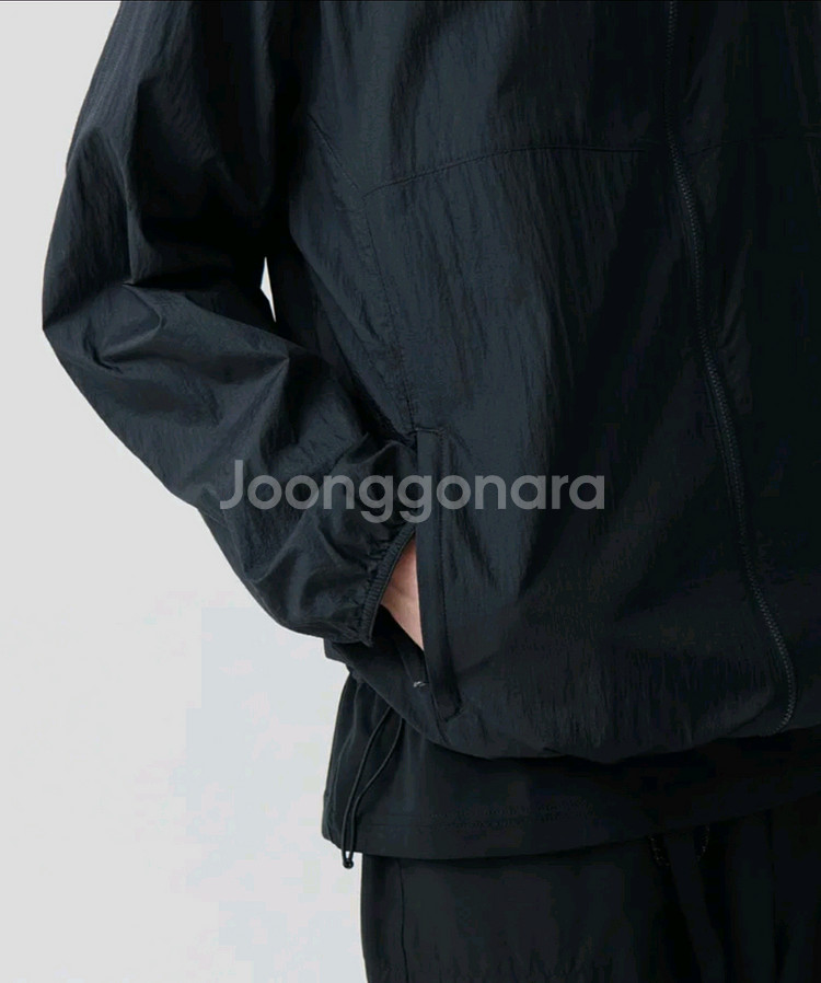 무신사 스탠다드 시티 레저 라이트웨이트 패커블 재킷--2