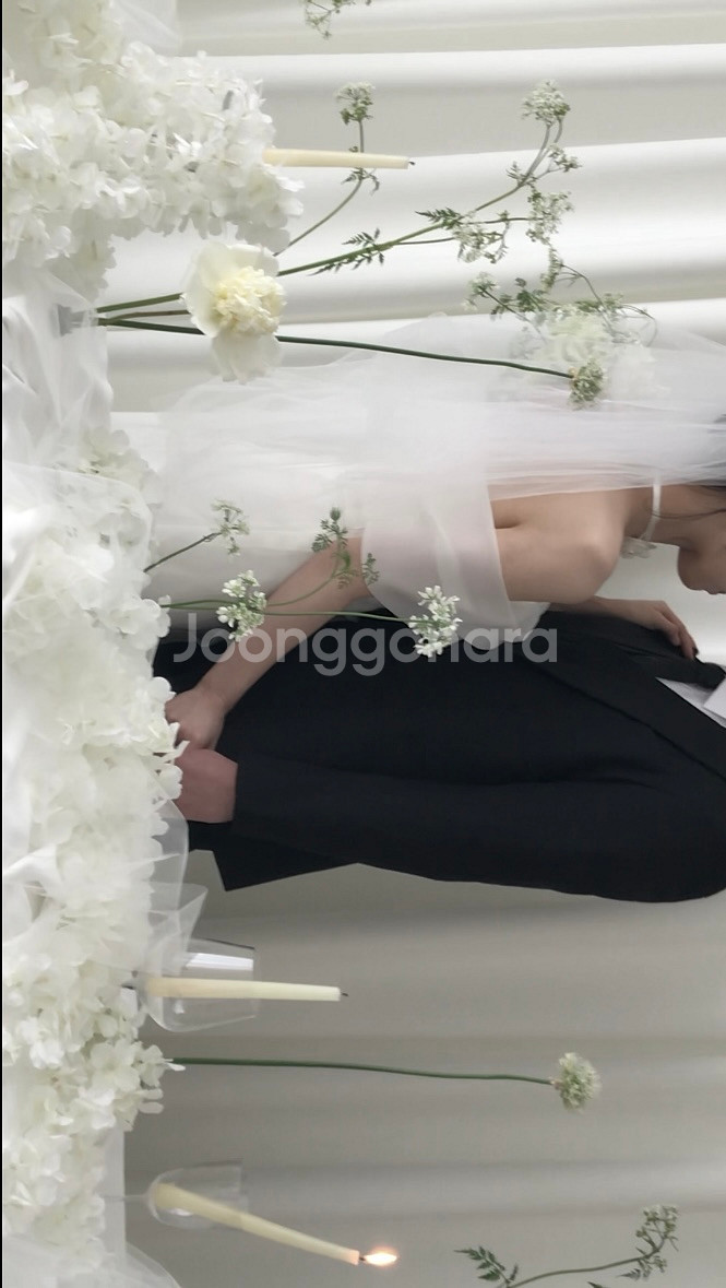 오프숄더 웨딩드레스--1