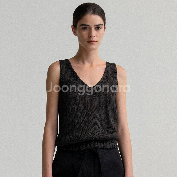 낫띵리튼 뱀부 브이넥 슬리브리스 니트 차콜--0