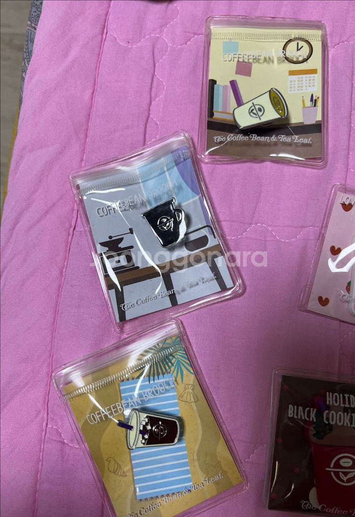 커피빈 시즌별마그넷. 부산마그넷. 뺏지 등 새상품--2