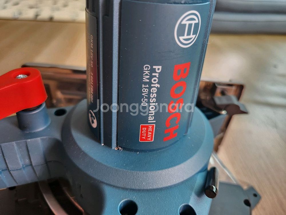 보쉬 프로페셔널 GKM 18V-50 금속 충전 원형톱--1