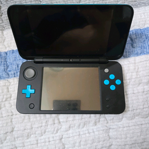 닌텐도 NEW 2DS(뉴투다수)커펌기기와 게임칩 팝니다