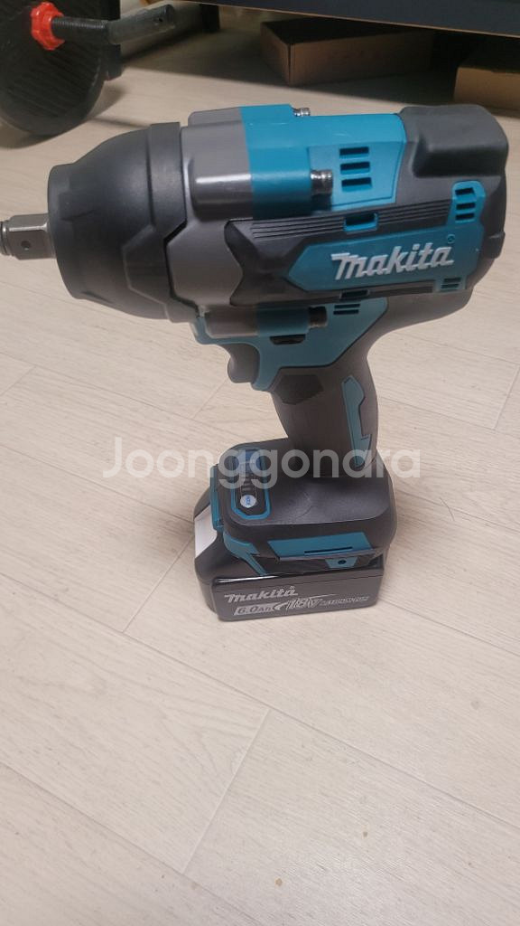 마끼다 임팩렌치 고토크 18V 새상품 팝니다.--0