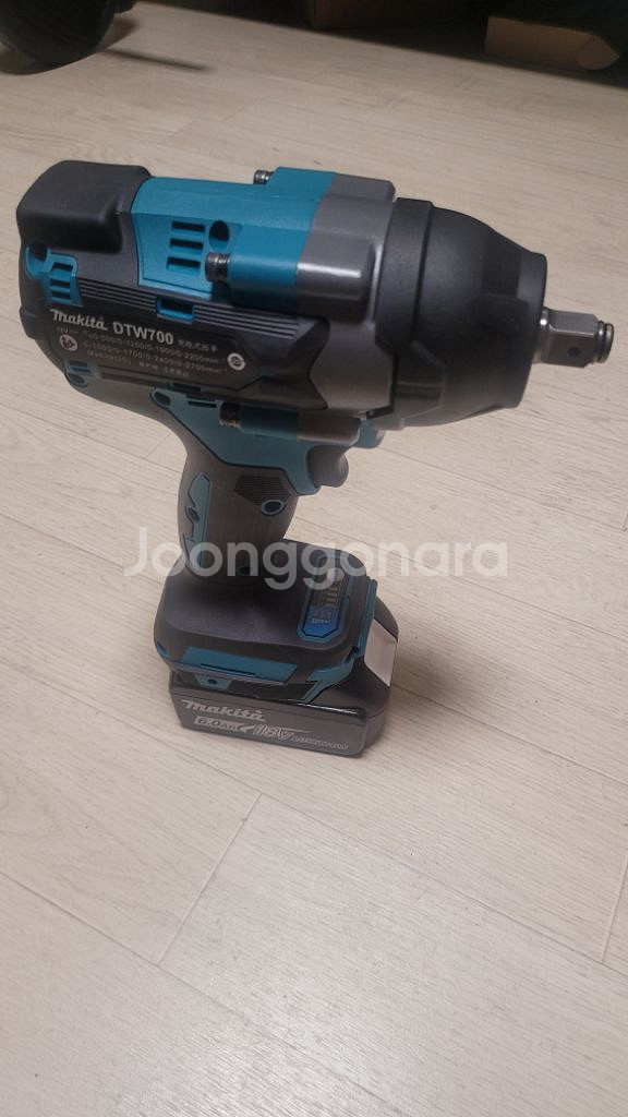 마끼다 임팩렌치 고토크 18V 새상품 팝니다.--1