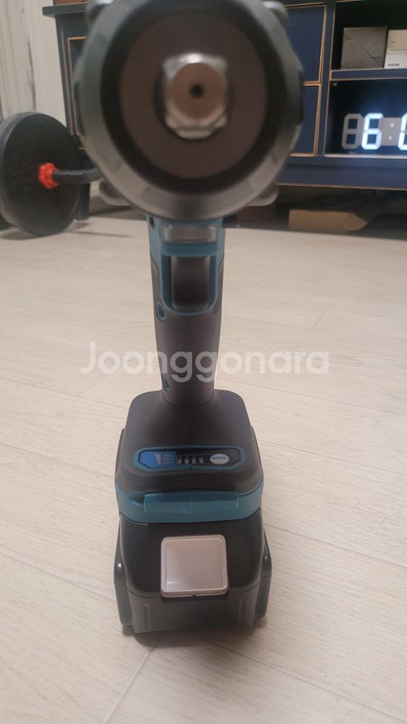 마끼다 임팩렌치 고토크 18V 새상품 팝니다.--3