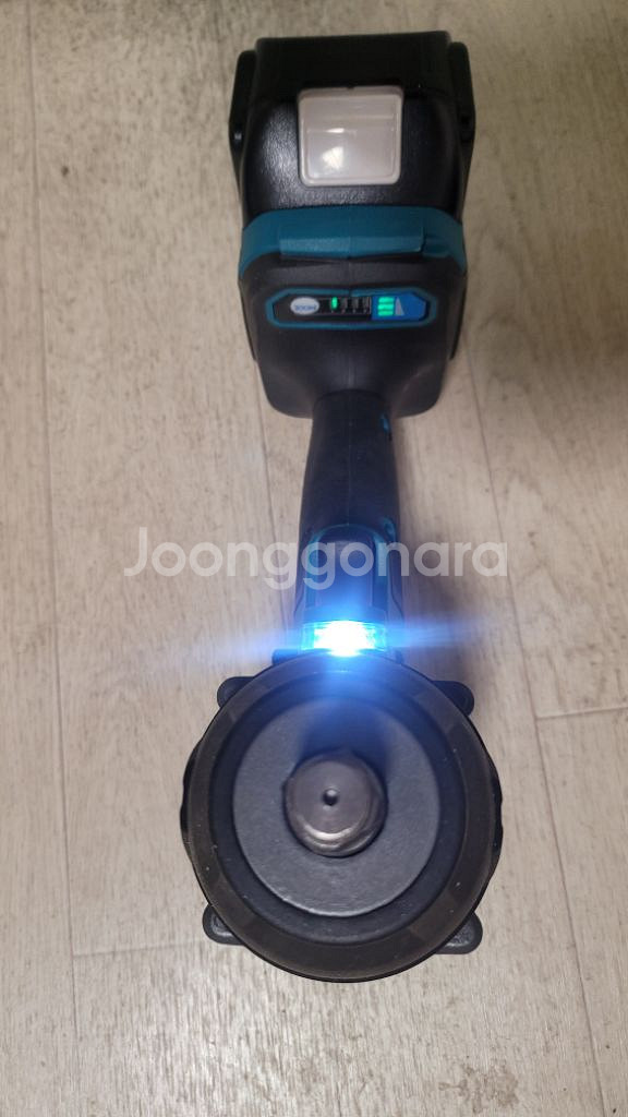 마끼다 임팩렌치 고토크 18V 새상품 팝니다.--7