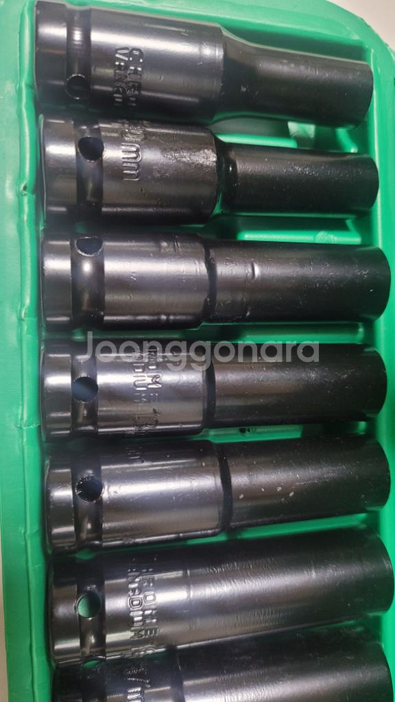 마끼다 임팩렌치 고토크 18V 새상품 팝니다.--8