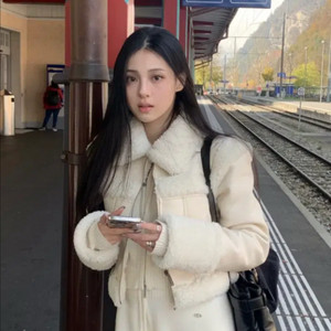 카키포인트 스티치 무스탕