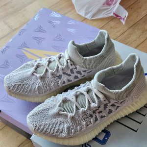 아디다스 이지부스트 350 V2 *정품* 270사이즈