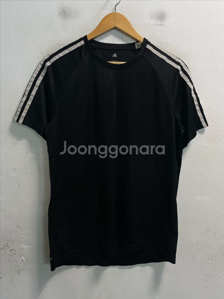 100-105 아디다스 기능성 스판 반팔티--0