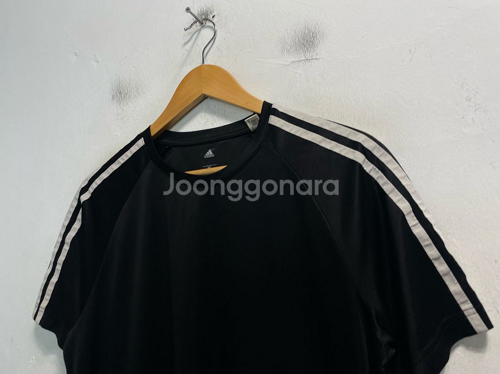 100-105 아디다스 기능성 스판 반팔티--1