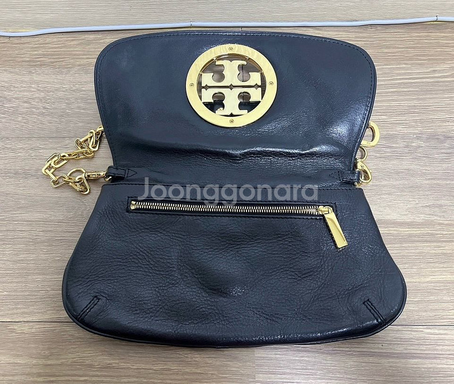 토리버치 금장로고 클러치백(백화점정품/보증서O)--2