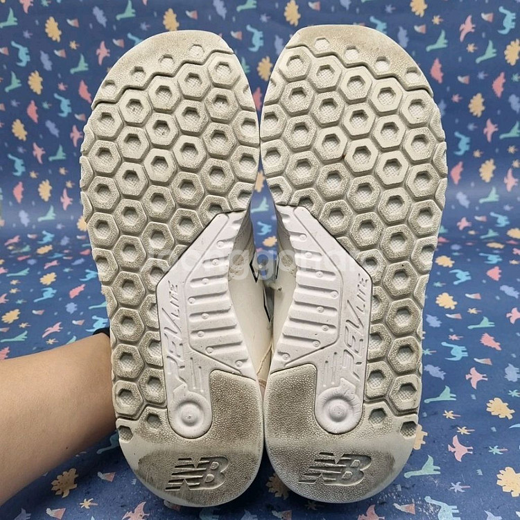 아디다스 nmd r1 운동화 240.--2