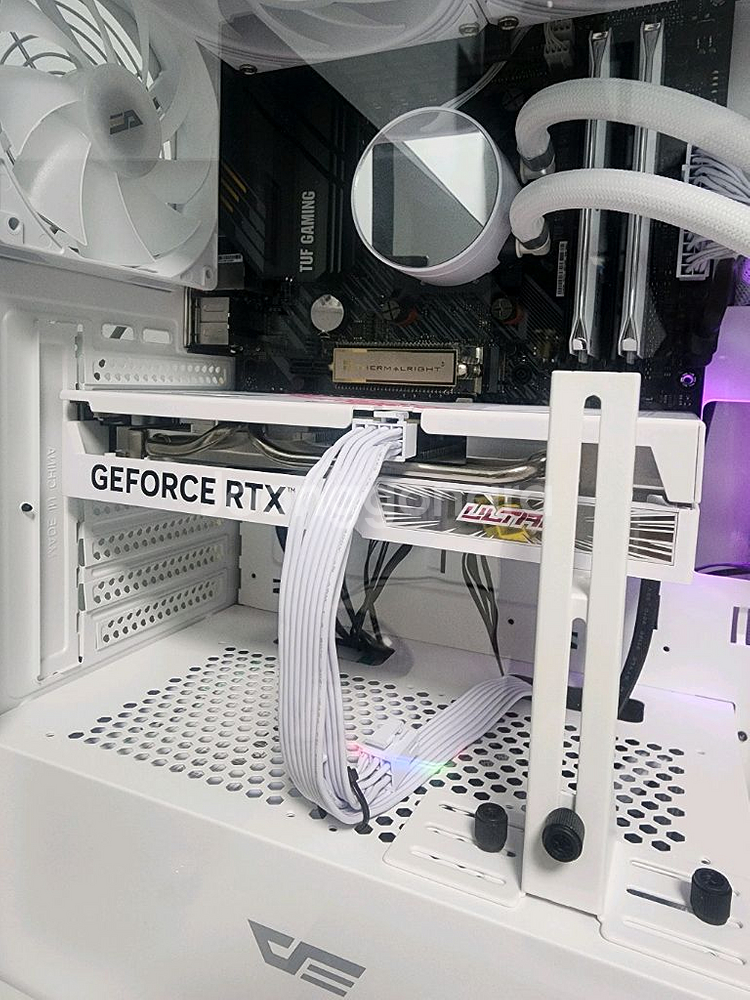 컬러풀 RTX 4060 울트라 OC 8GB--0