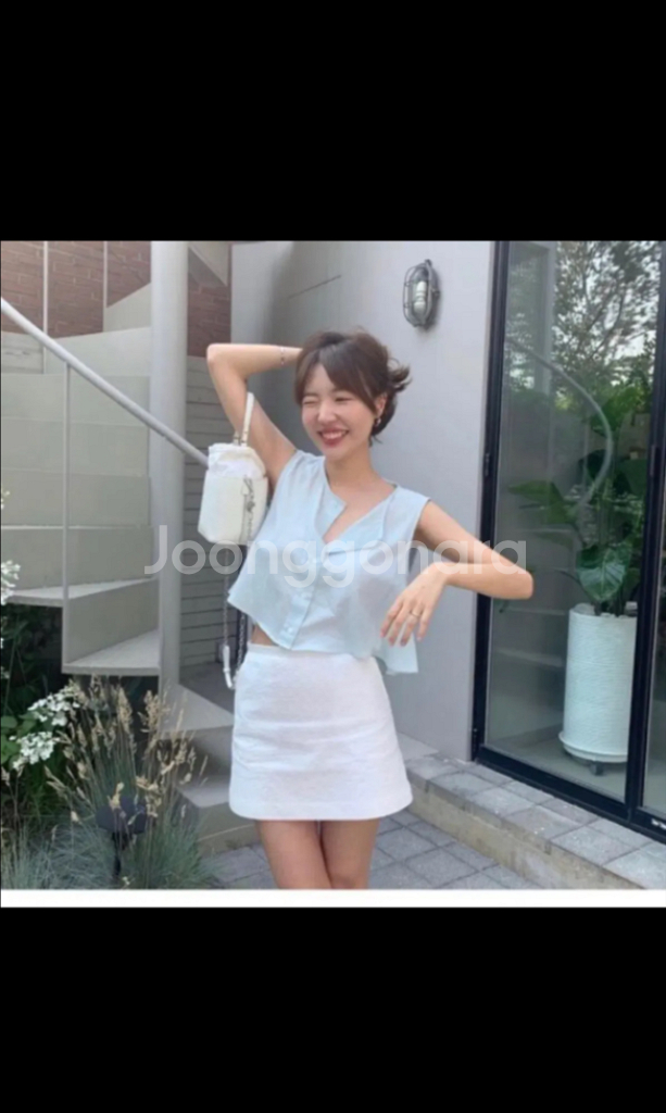코드유 민소매 크롭 블라우스 스카이블루 민트 하늘색--0