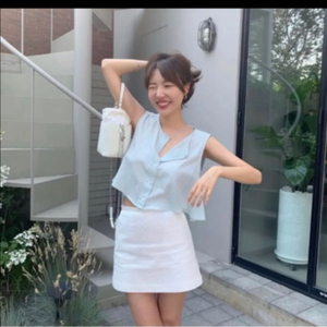 코드유 민소매 크롭 블라우스 스카이블루 민트 하늘색
