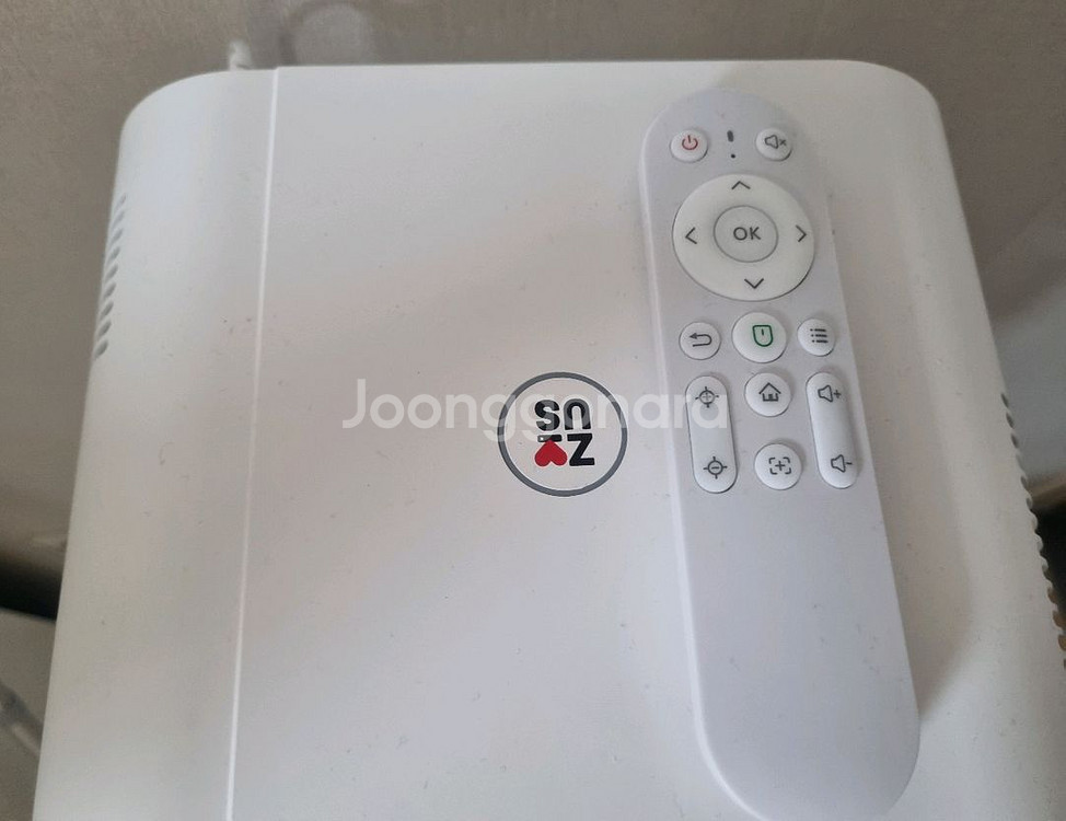 저스빔프로젝터(스탠드, 스크린, 리모컨 포함)--2