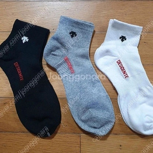 데상트 남성 중목양말